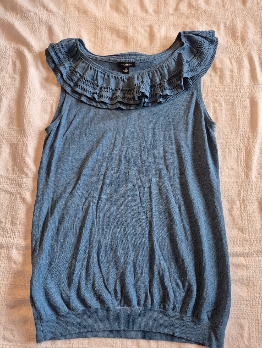 Ann Taylor women's Medium sleeveless silk blend sweater shirt EUC